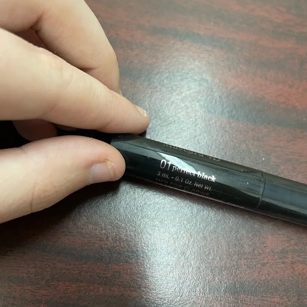 Brand new Clarins Wonder Perfect 4D Black Mini Mascara- 3ml